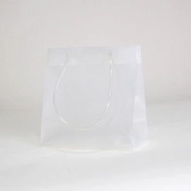 Plastiktüte mit röhrchenförmigen Griffen