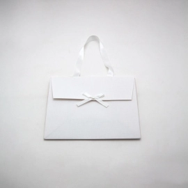 Customized Paper pouches Gift bag with Kelly handles